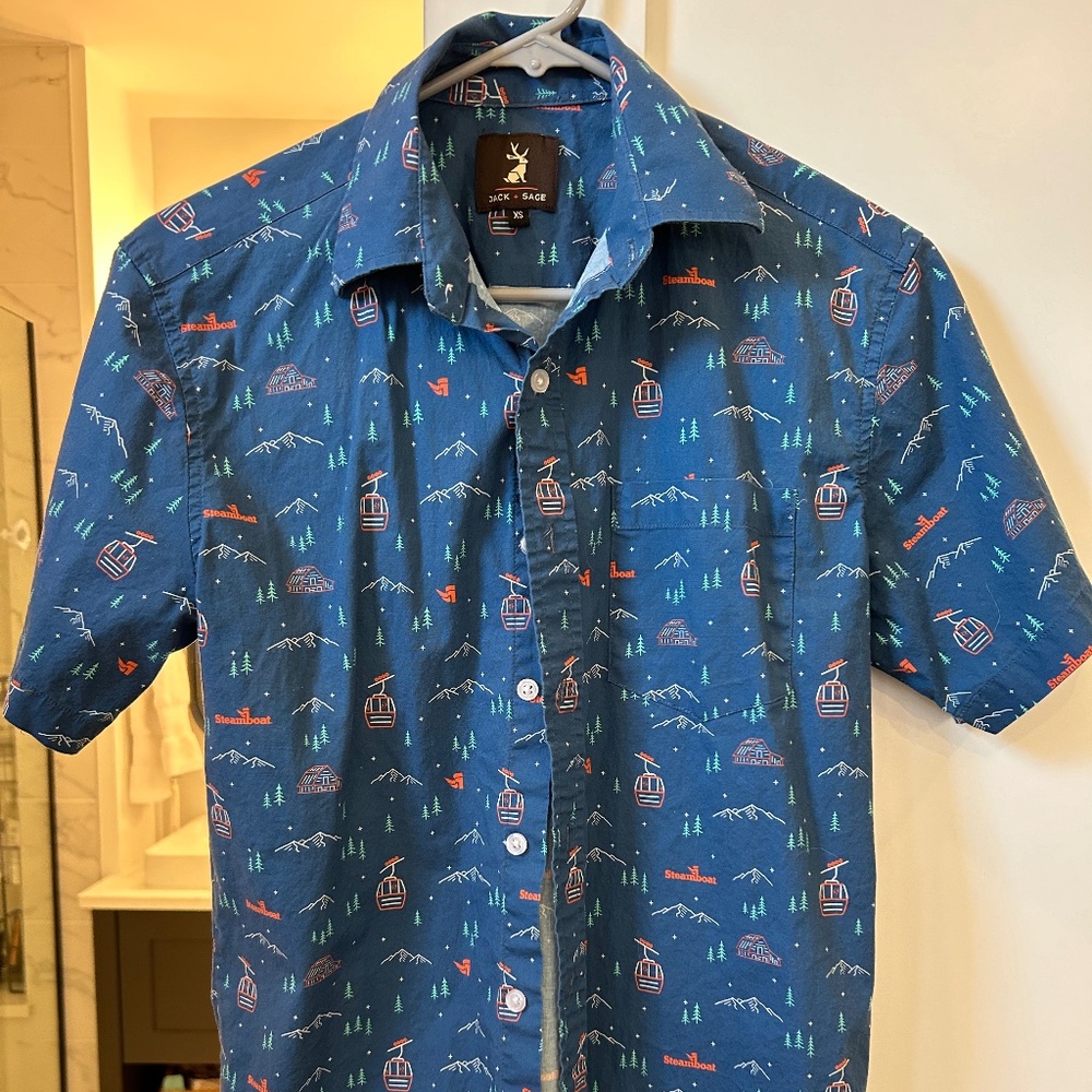 Men’s Steamboat themed casual button-up shirt, size XS